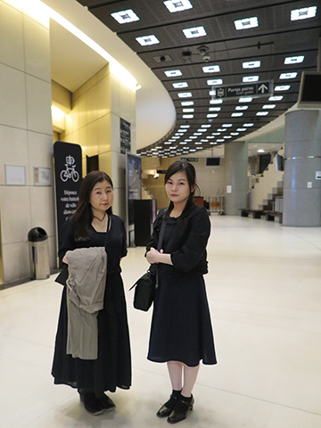 終演後のロビーで