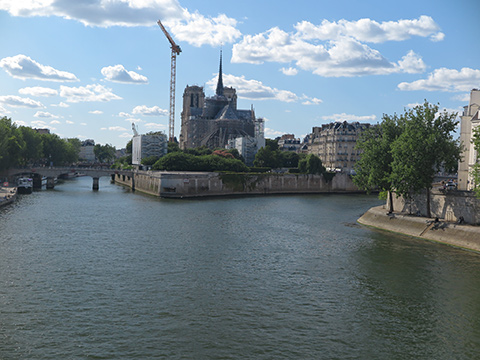 ノートルダム寺院